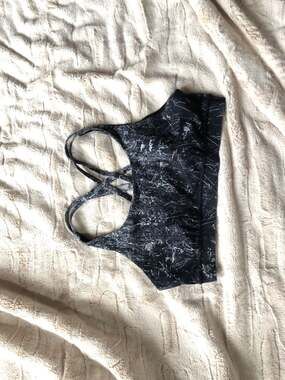 Lululemon Energy Bra Alouette Alpine White Black Scratch Print